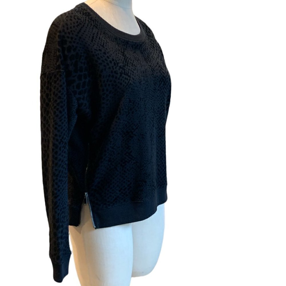 Rails M Marlo Flocked Cobra Print Boxy Pullover D… - image 5